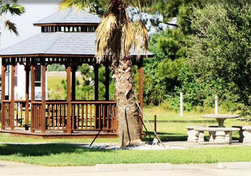 Winnie Inn Suites & RV Park - photo 22