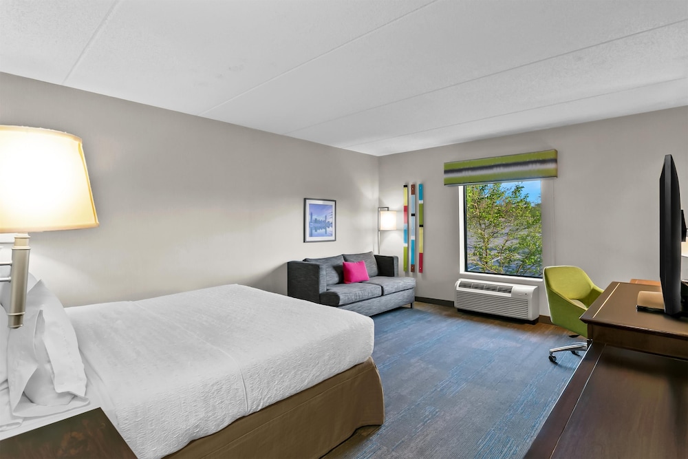 Hampton Inn & Suites Baltimore Woodlawn - photo 10