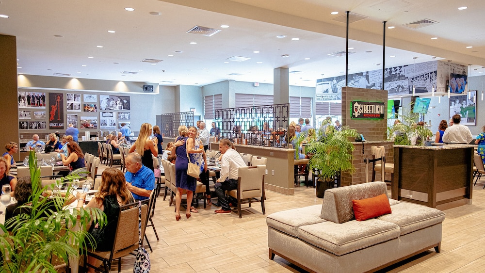 Holiday Inn and Suites Philadelphia W Drexel Hill - photo 66