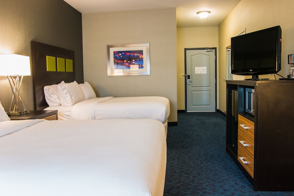 Holiday Inn Express & Suites Jackson by IHG - photo 4