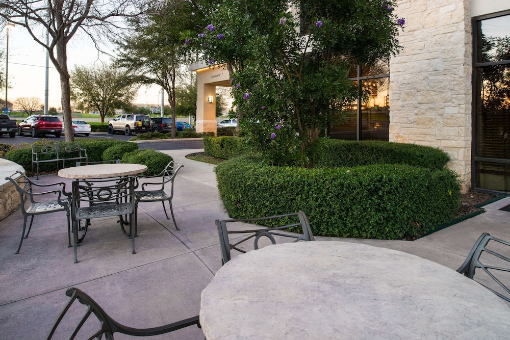 Hampton Inn & Suites Schertz - photo 48