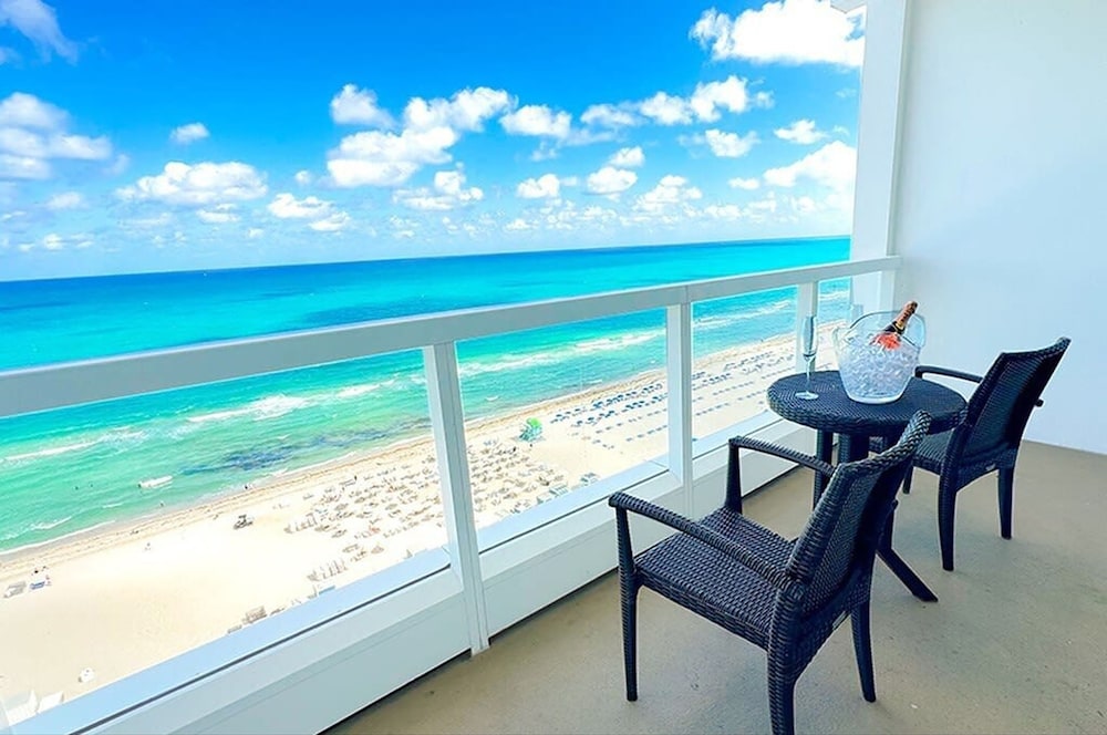 Fontainebleau Miami Beach Private Luxury Suites - photo 437