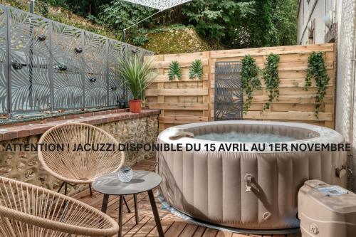 Superbe 2 piA ces avec Jacuzzi privatif face Gare Proche CathAcdrale in Chartres, France