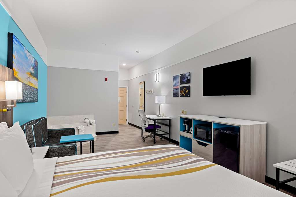 La Quinta Inn & Suites by Wyndham Raymondville - photo 71