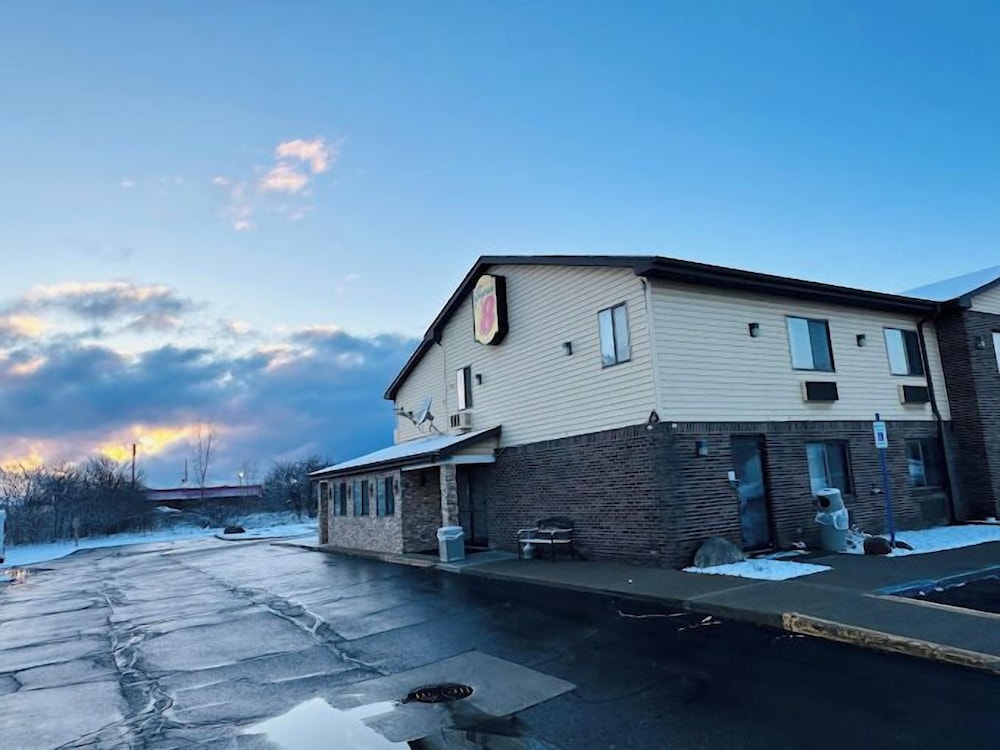 Super 8 by Wyndham Imlay City - photo 21