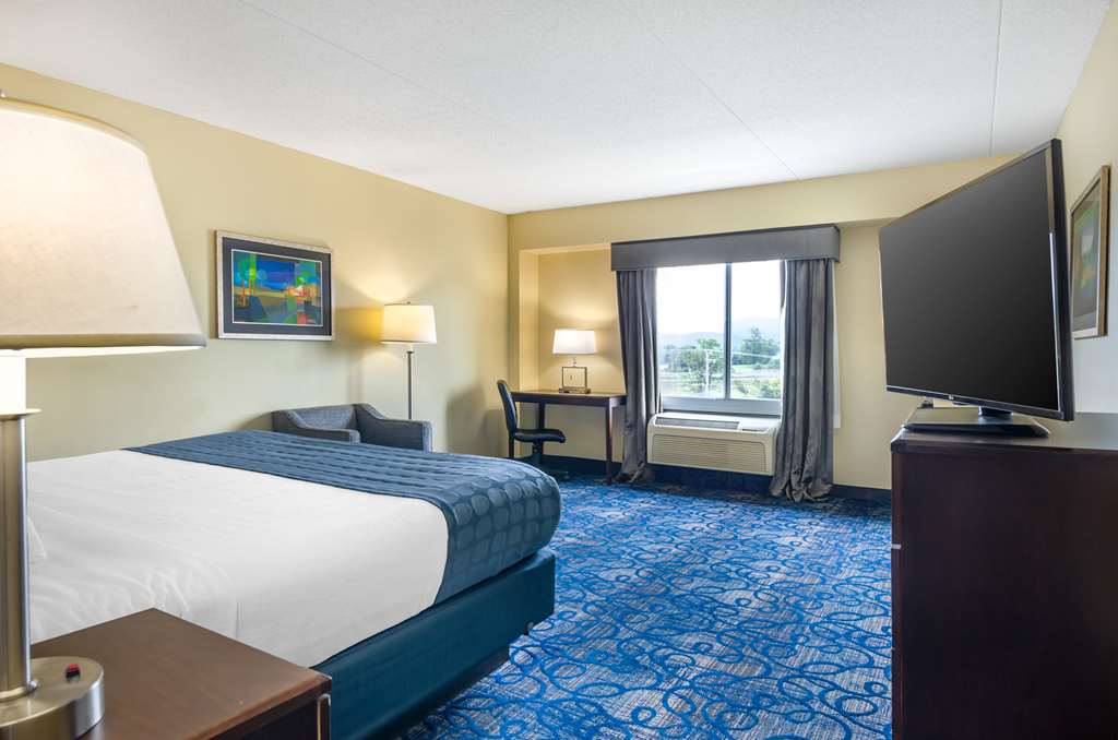 Best Western Plus Waynesboro Inn & Suites Conference Center - photo 19