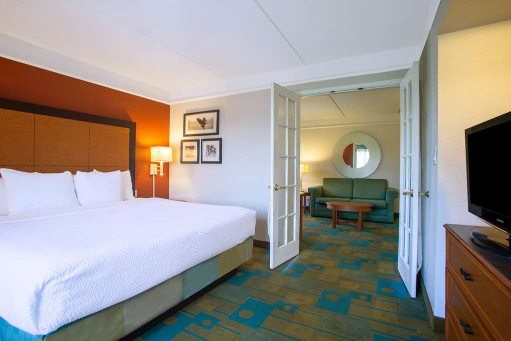 La Quinta Inn & Suites by Wyndham Charlotte Airport South - photo 21