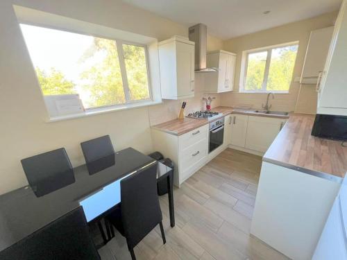 2 bed Flat Wallington 6min walk to station — 4-Star Luxury Hotel in Carshalton, United Kingdom
