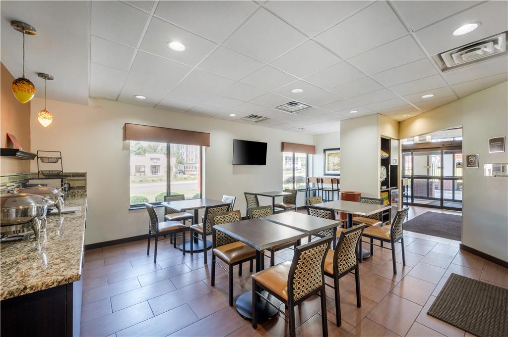 Best Western Plus College Park Hotel - photo 12