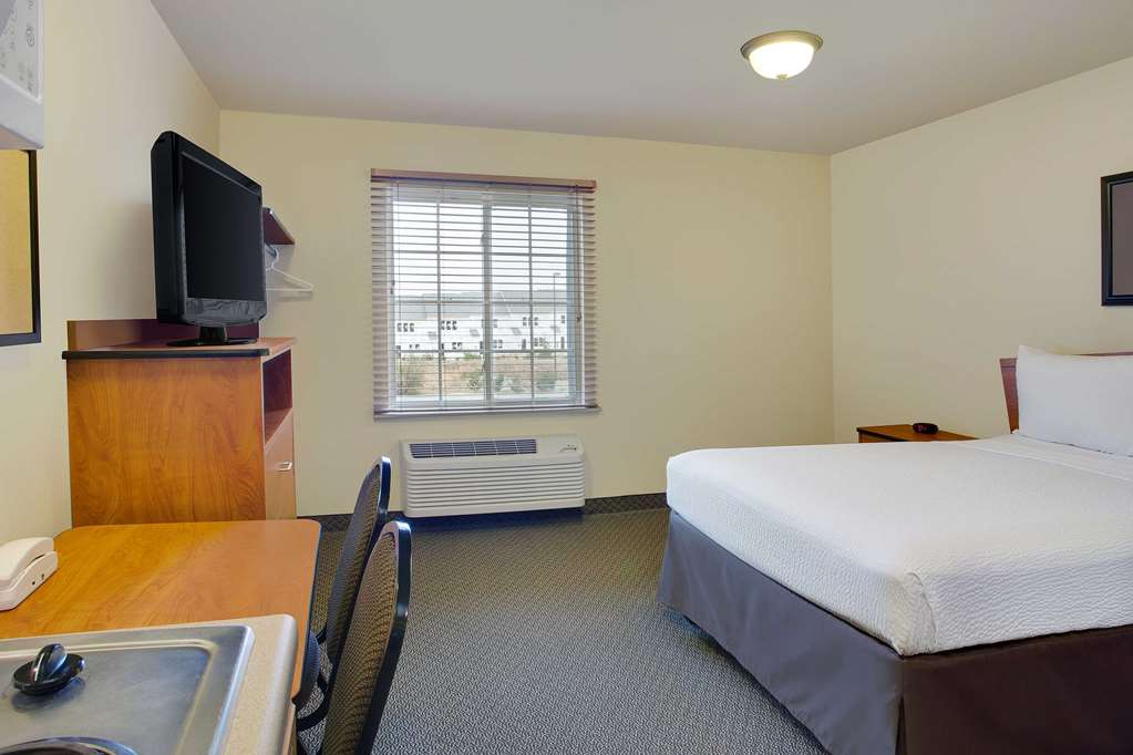 WoodSpring Suites Raleigh Northeast Wake Forest - photo 4