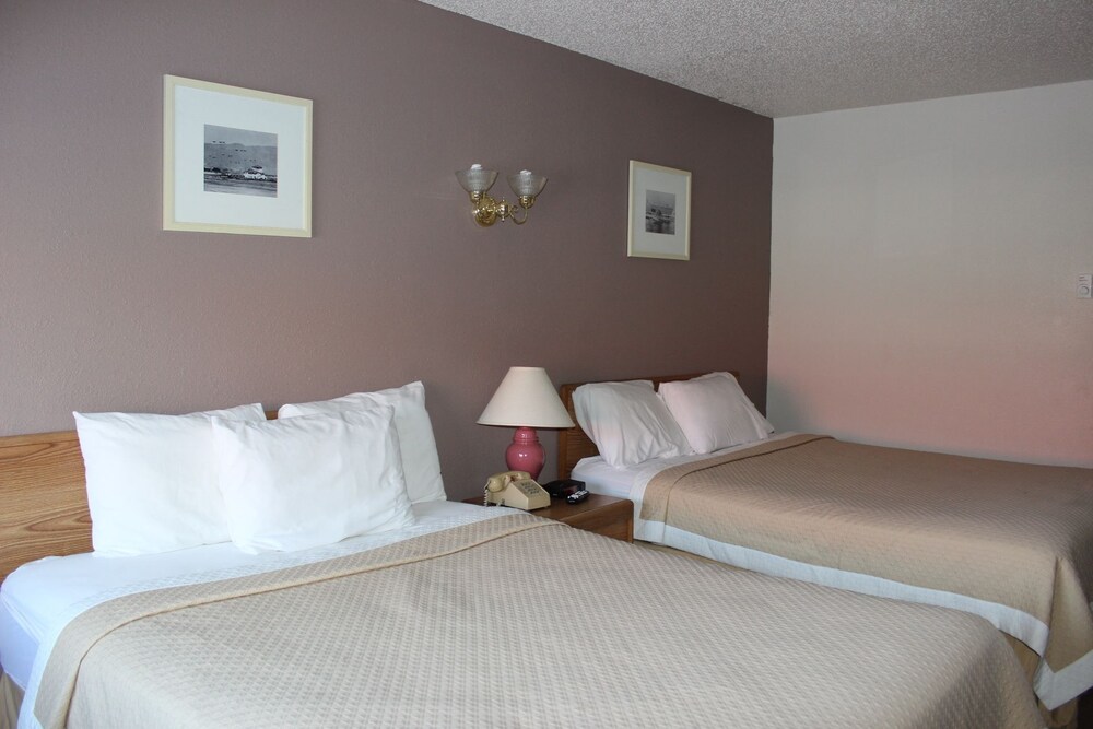 Woodlands Inn & Suites — hotel in Medford