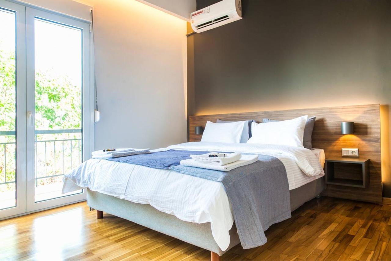 Toni's Comfy 3bd Home with Patio Close To Metro — 4-Star Luxury Hotel in Athens, Greece