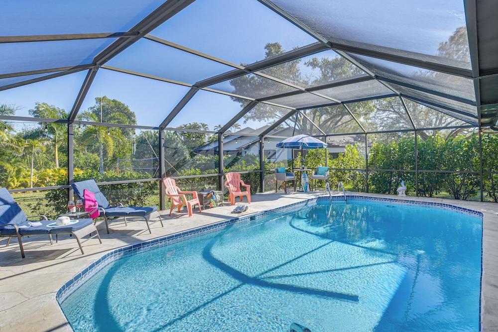 Lanai Pool and Hot Tub Fort Myers Coastal Retreat in Fort Myers, United States