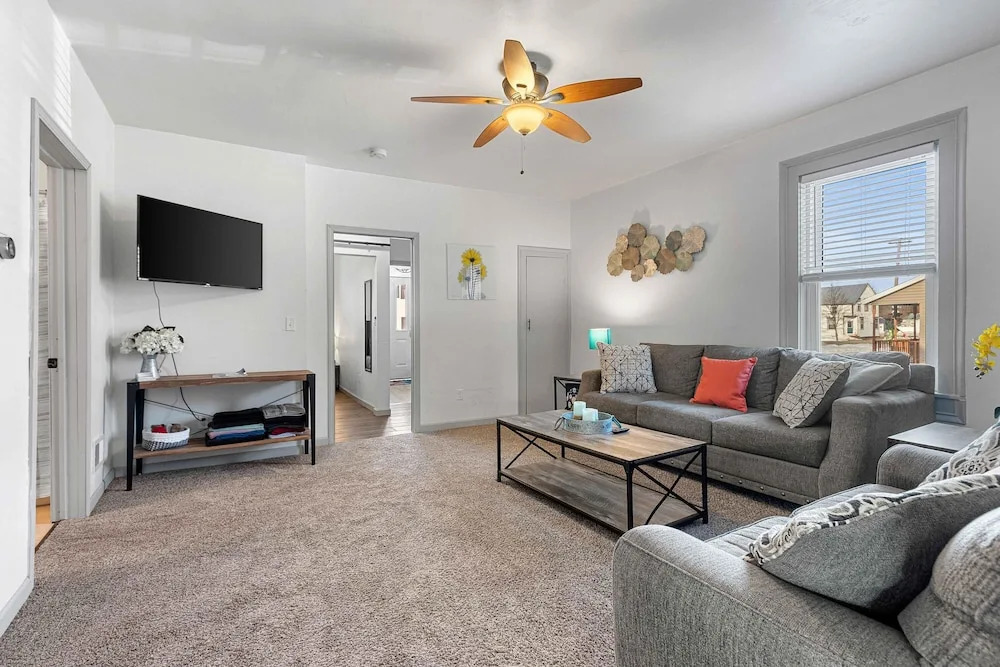 Small Town Retreat 5br Movie Theater Room — hotel in Oconto
