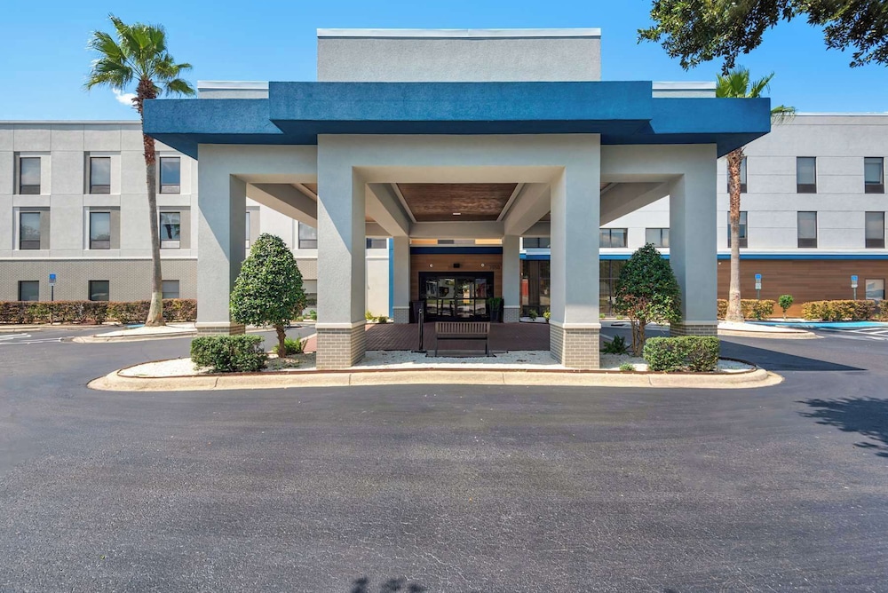 Hampton Inn & Suites Pensacola I 10 N at Univ. Town Plaza - photo 37