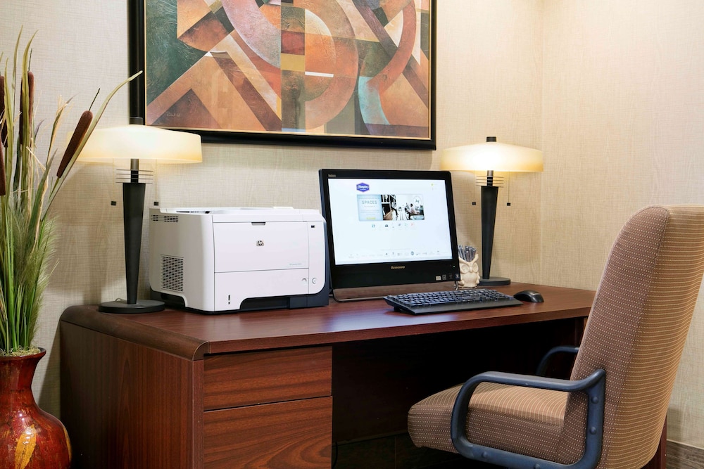 Hampton Inn Kansas City Shawnee Mission - photo 20