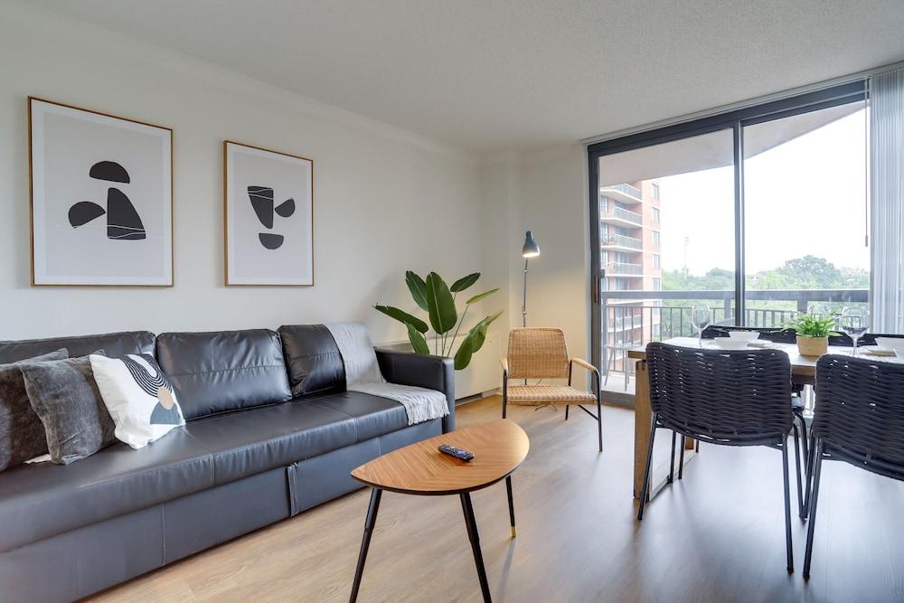 Modern & Charming Apt With Rooftop — 4-Star Luxury Hotel in Arlington, United States