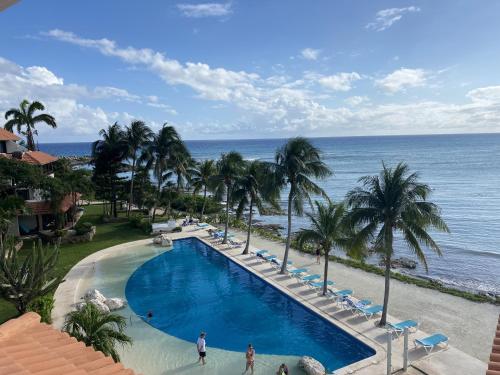 4BR Beach Front Chac Hal Al — 4-Star Luxury Hotel in Puerto Aventuras, Mexico