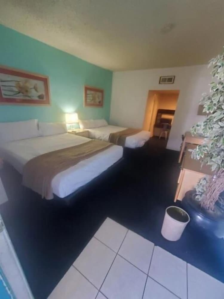 Desert Hills Motel - photo 27