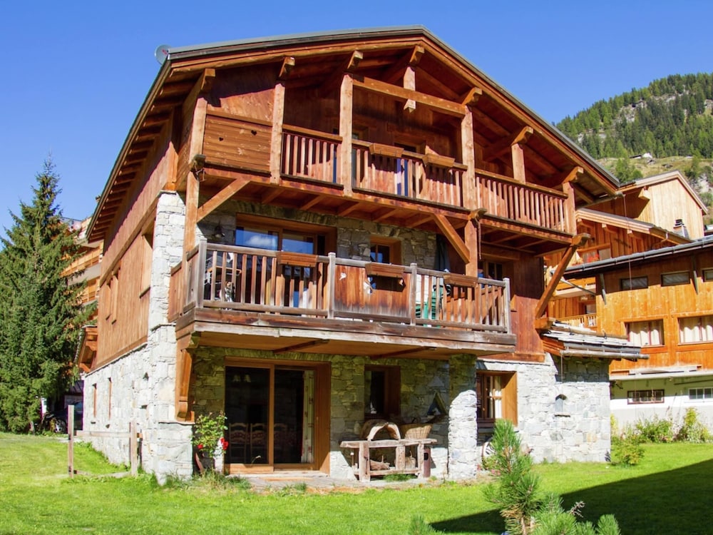 Cosy Apartment in Tignes With Garden — 4-Star Luxury Hotel in Tignes, France
