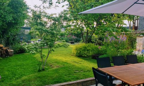 The Old Bank Beautiful Cotswold House with Huge Garden — 4-Star Luxury Hotel in Mickleton, United Kingdom