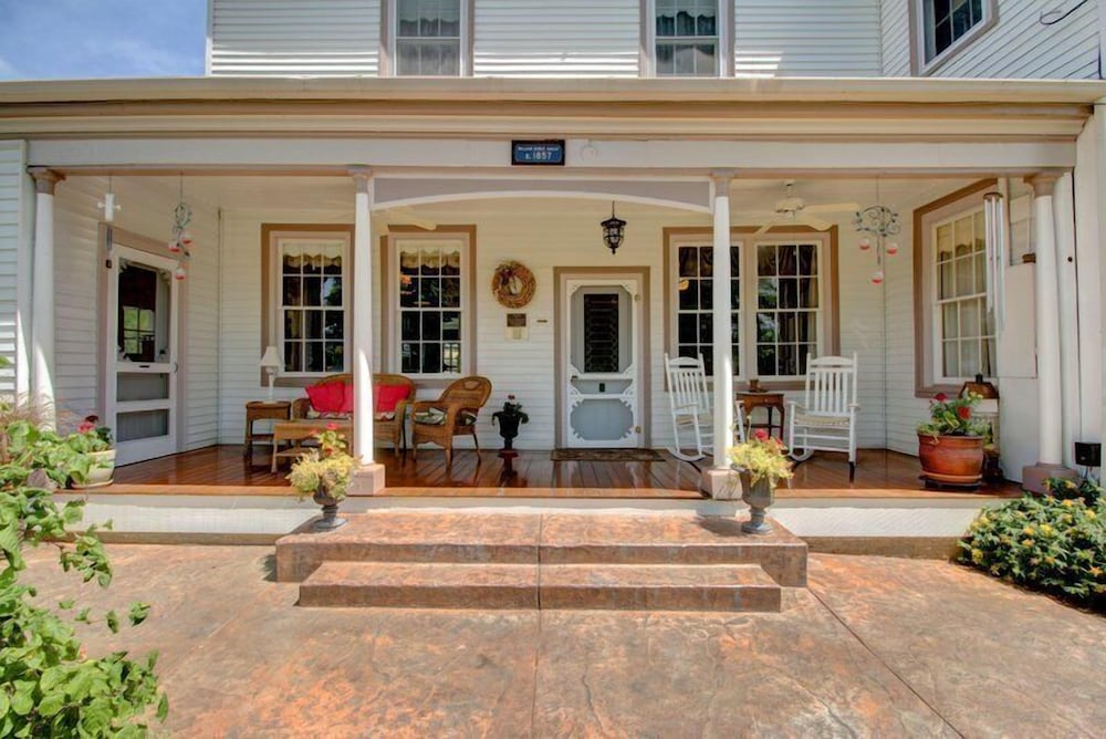 Bybee's Historic Inn - photo 97