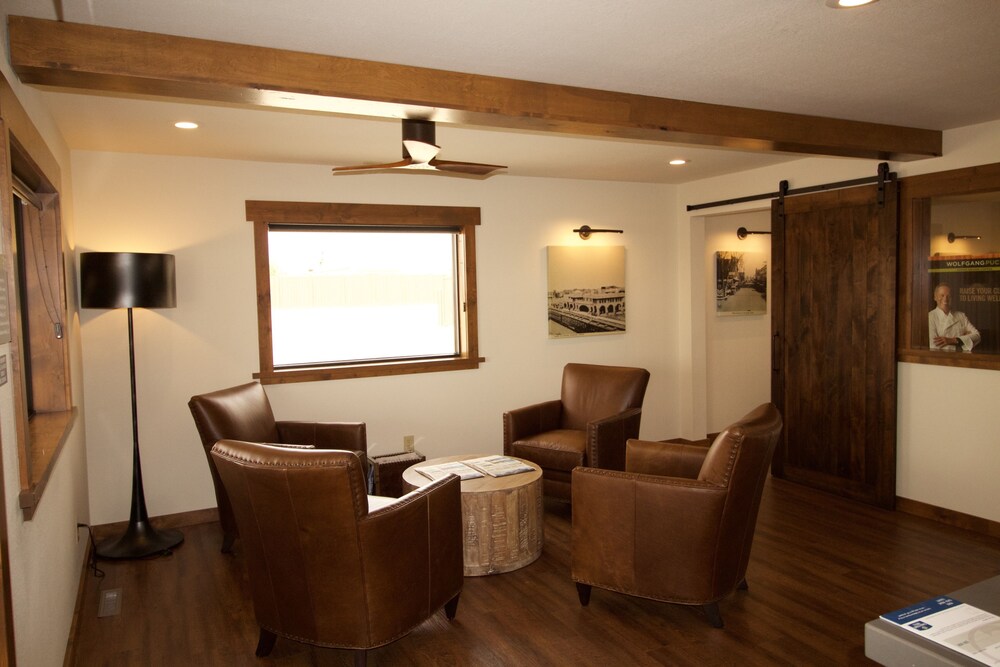 Boarders Inn & Suites by Cobblestone Hotels Syracuse - photo 3
