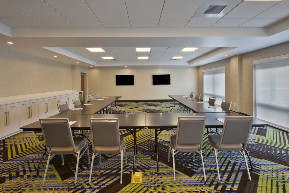 Holiday Inn Express & Suites South Hill by IHG - photo 30