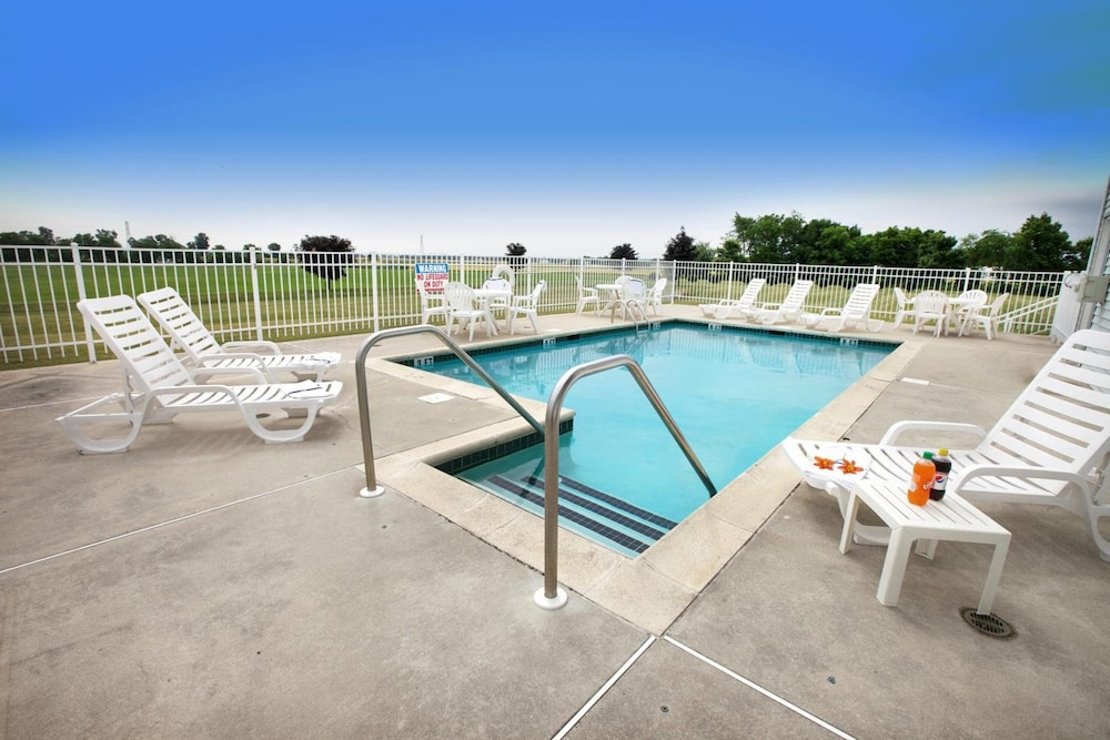 Lancaster Inn and Suites - photo 24