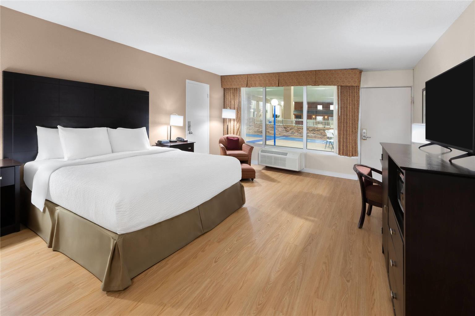 Quality Inn & Suites - photo 14