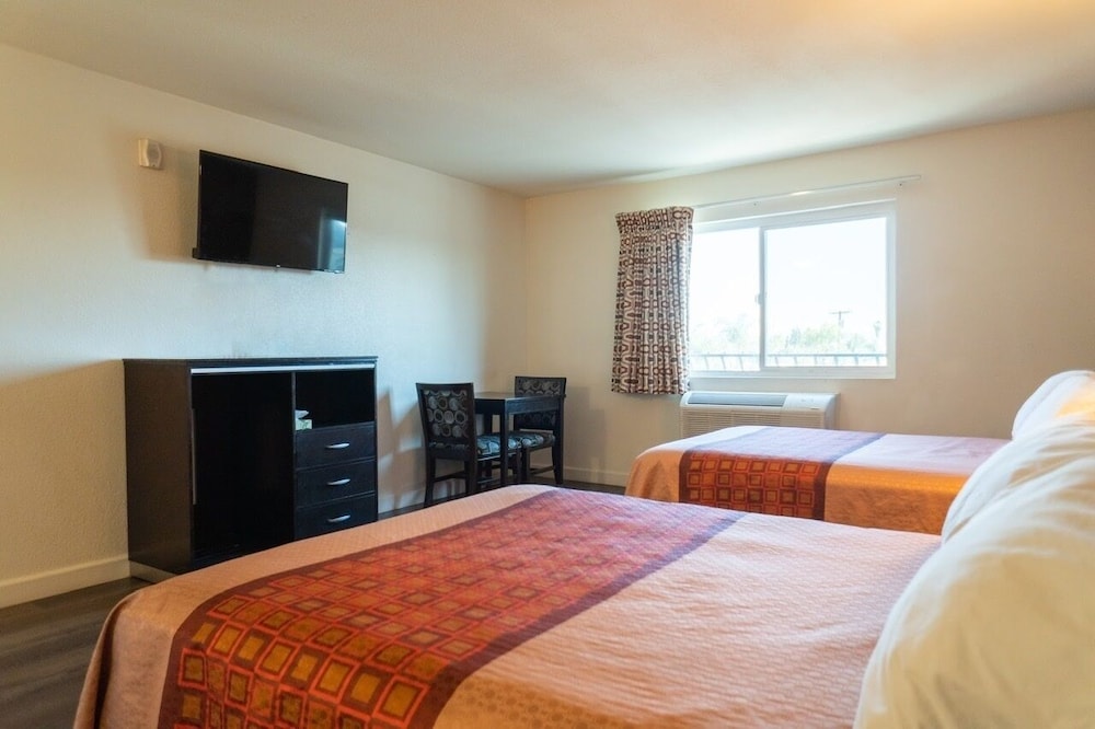 Maywood Inn - photo 9