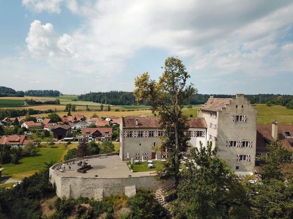 Hotel & Restaurant Schloss Schwandegg — hotel in Aadorf