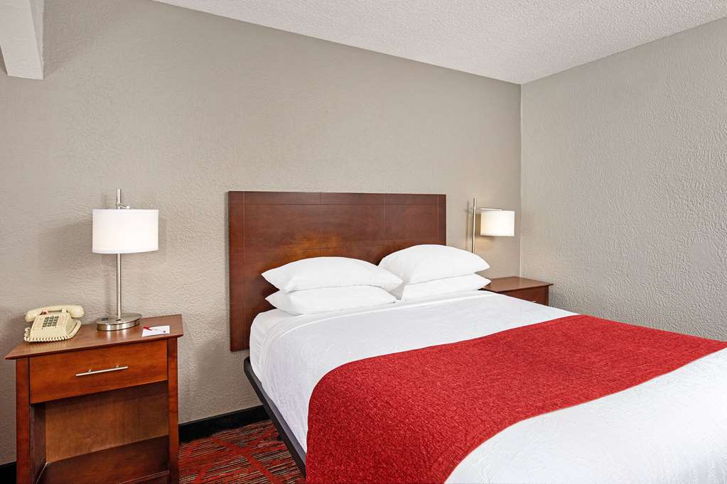 Ramada by Wyndham Bowling Green - photo 17