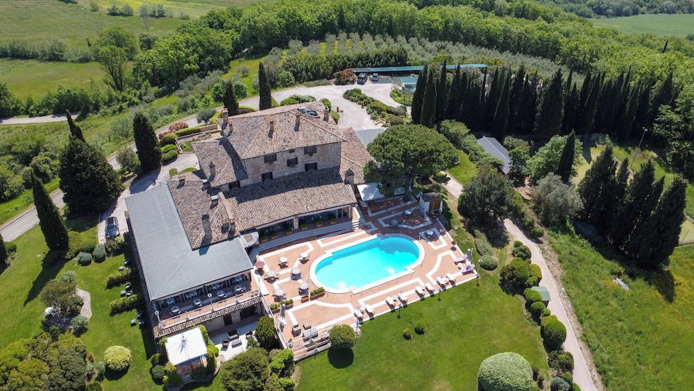 Relais Todini Residenza d'epoca Luxury Historic house — 5-Star Luxury Hotel in Todi, Italy