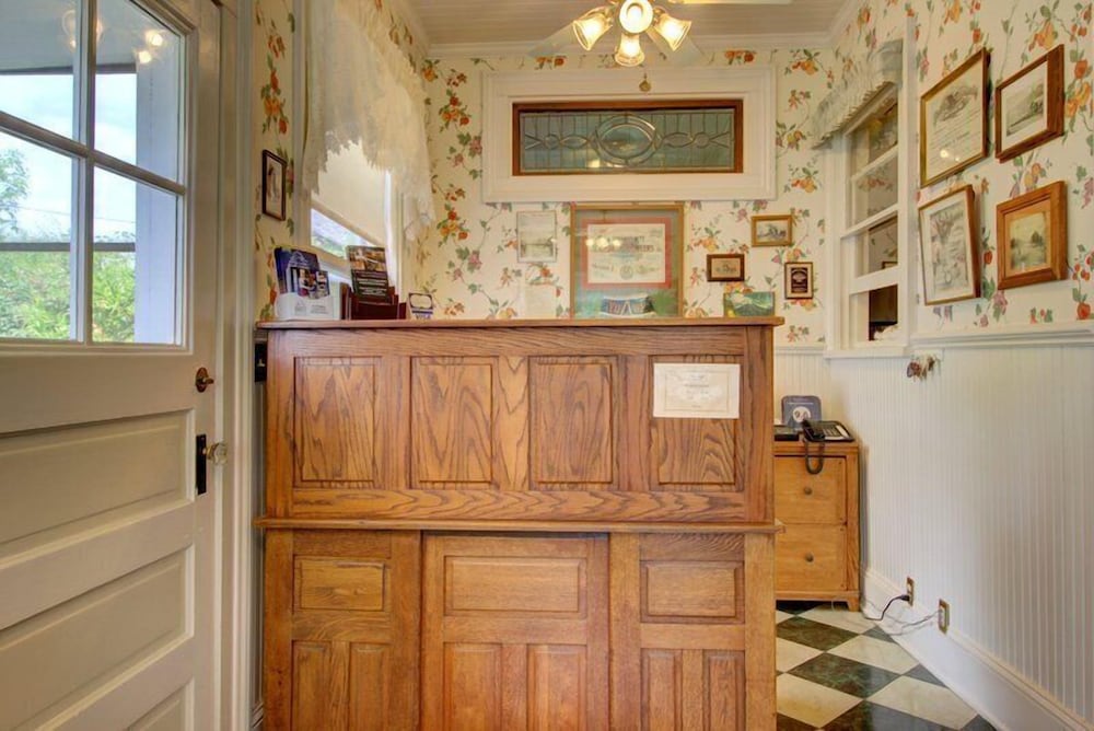 Bybee's Historic Inn - photo 4