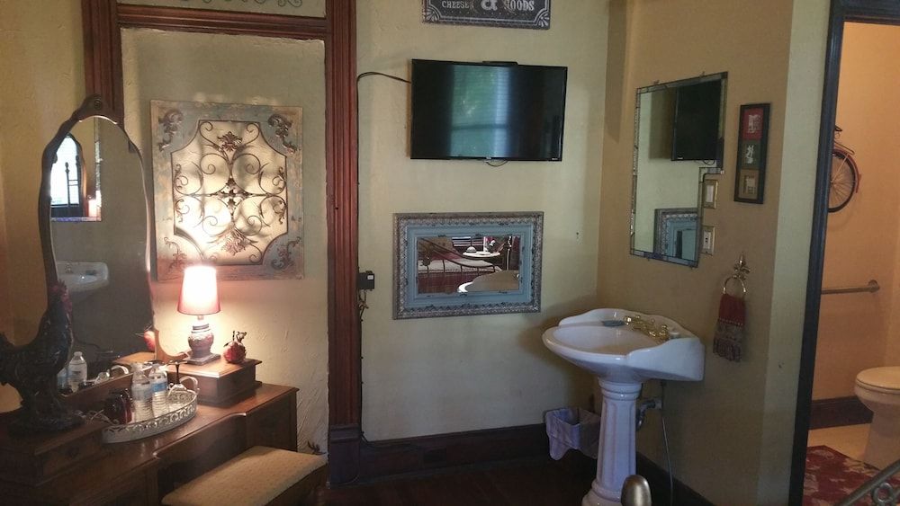 Fig Tree Manor - photo 18