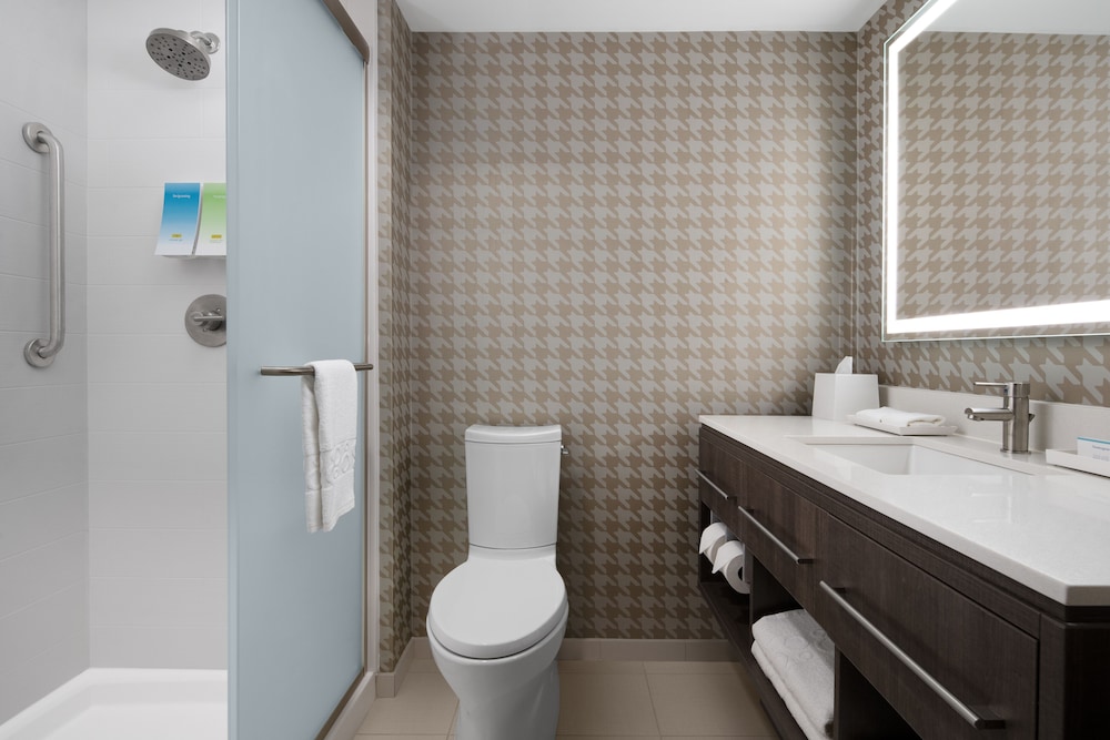 Home2 Suites by Hilton Des Moines at Drake University - photo 21