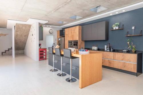 Family home in Tableview close to Dolphin Beach.