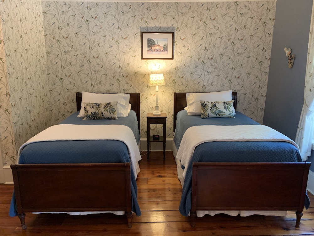 The Lily Inn Burlington - photo 14