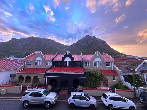 The Black Pearl Surfers Corner Muizenburg — 4-Star Luxury Hotel in Cape Town, South Africa