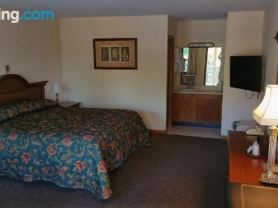 Birch Knoll Motel - photo 18