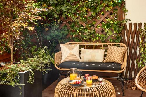 Stylish 2br & 2ba with Private Terrace - last minute hotel in Paris