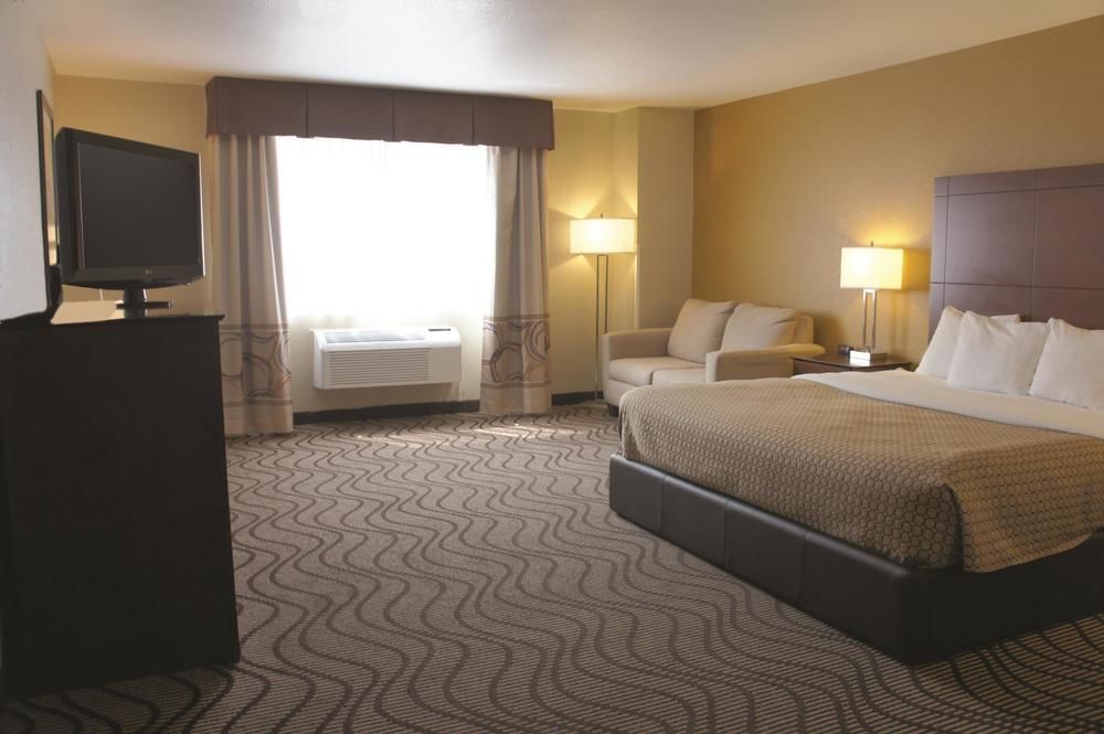 La Quinta Inn & Suites by Wyndham Castle Rock - photo 16