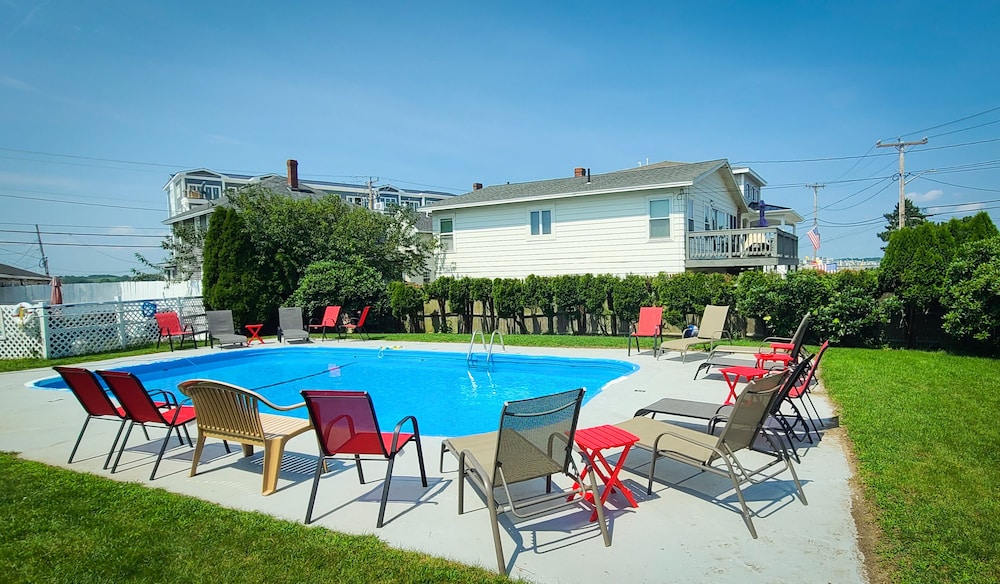 Sun And Surf Motel — Hampton