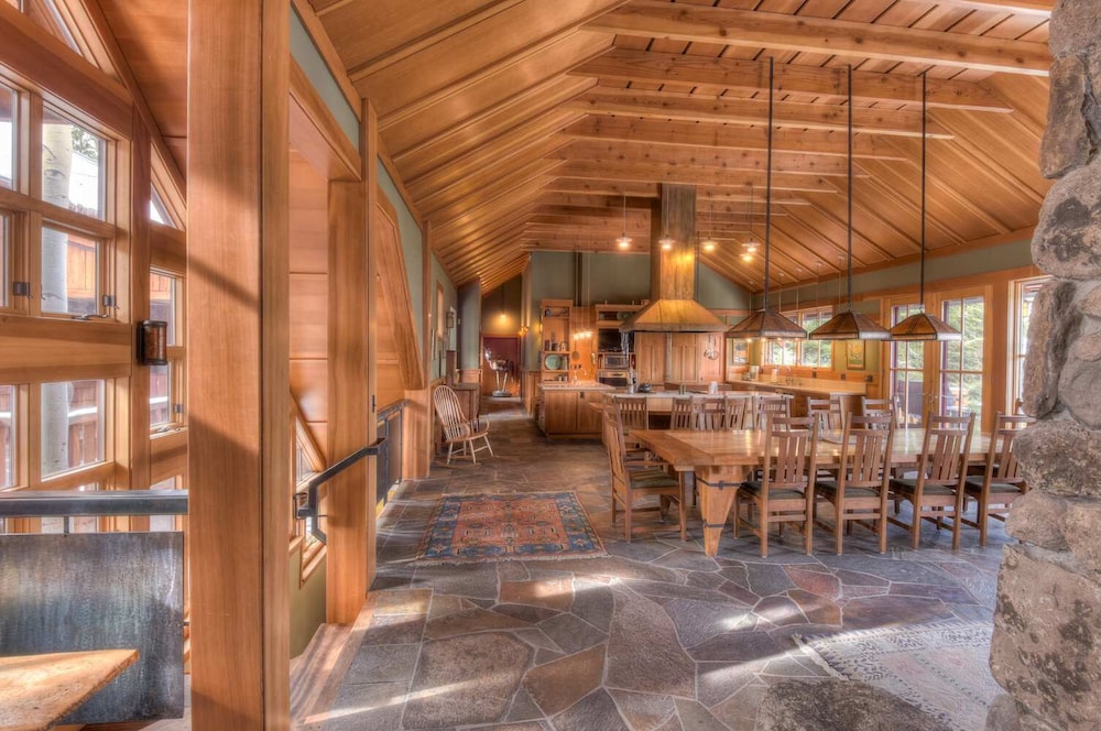 Luxury Northstar Palace w Hot Tub & Games - photo 32