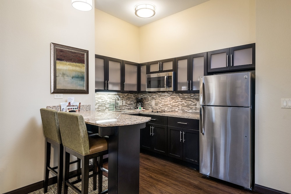 Staybridge Suites Eau Claire Altoona by IHG - photo 11