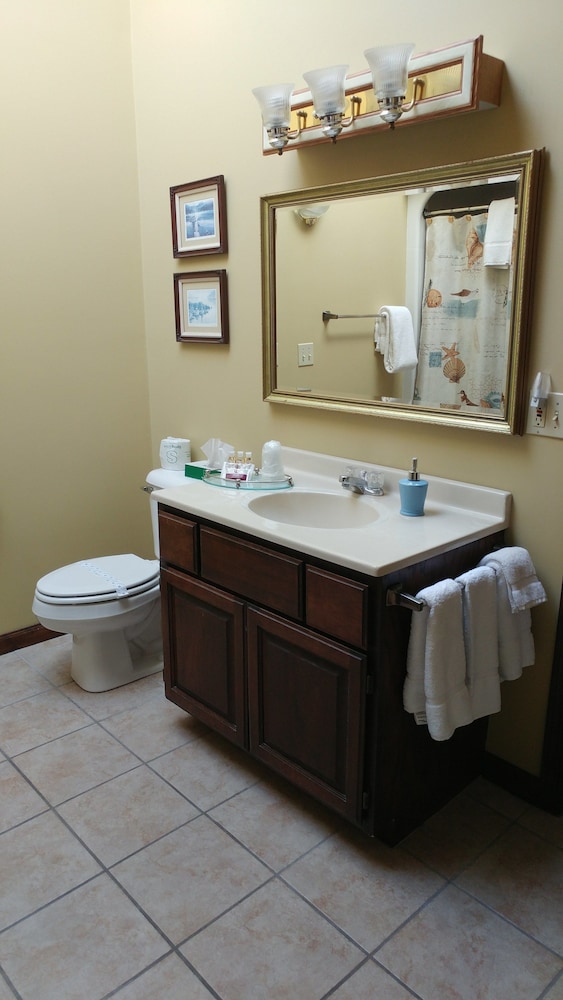 Snug Harbor Inn - photo 28