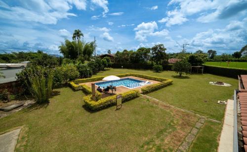 Finca descanso a 5 mts del parque del Café Wifi Piscina Tv Bbq 23Px in Montenegro, Colombia