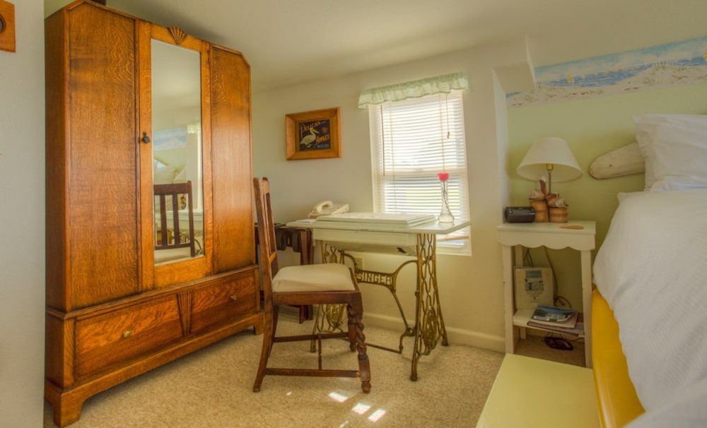 Captain's Inn at Moss Landing - photo 19