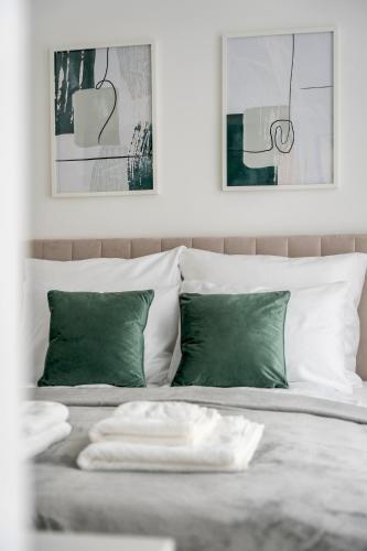 Chloe's Luxury Apartment & EV Charger & Free Private Parking — 4-Star Luxury Hotel in Budapest, Hungary